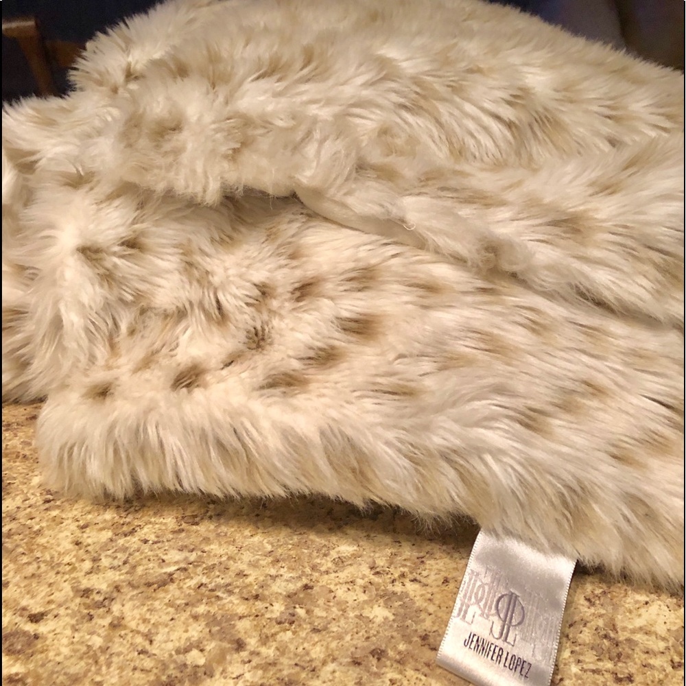 JENNIFER LOPEZ throw blanket